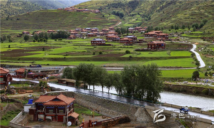 真情灑滿(mǎn)甘孜大地