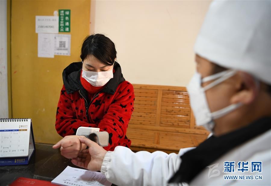 （抓好經(jīng)濟(jì)發(fā)展 應(yīng)對復(fù)雜局面·圖文互動(dòng)）（1）2500萬農(nóng)民工如何安全返崗？——農(nóng)民工大省四川復(fù)工觀察