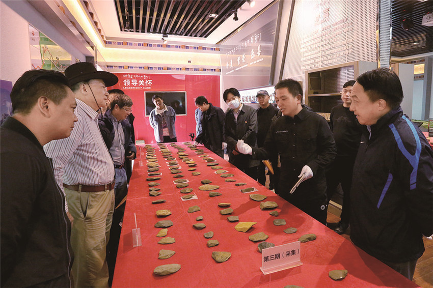 室內(nèi)觀摩.jpg 室內(nèi)觀摩.jpg