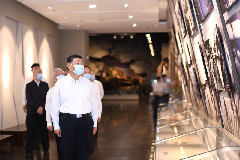 2022年8月16日至17日，中共中央總書記、國(guó)家主席、中央軍委主席習(xí)近平在遼寧考察。這是16日下午，習(xí)近平在錦州市考察遼沈戰(zhàn)役紀(jì)念館。 新華社記者 燕雁 攝